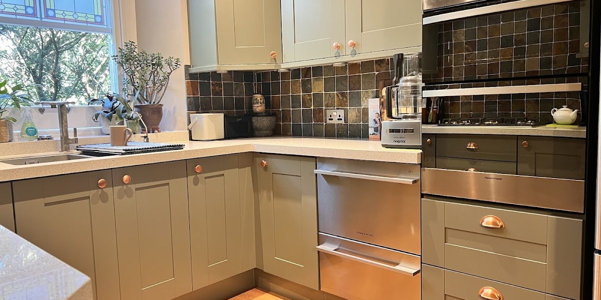 Mark Rumsey Painting & Decorating and Kitchen spraying