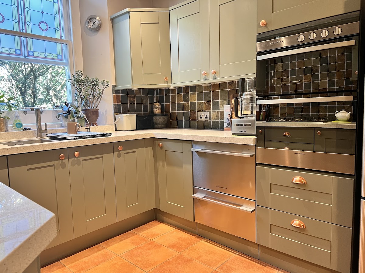 Mark Rumsey Painting & Decorating and Kitchen spraying