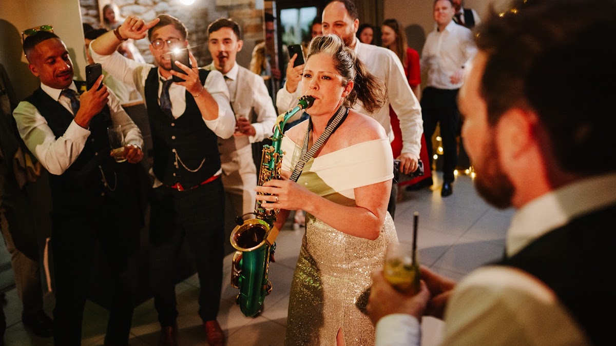 Lucy Harvey – Vocalist & Saxophonist