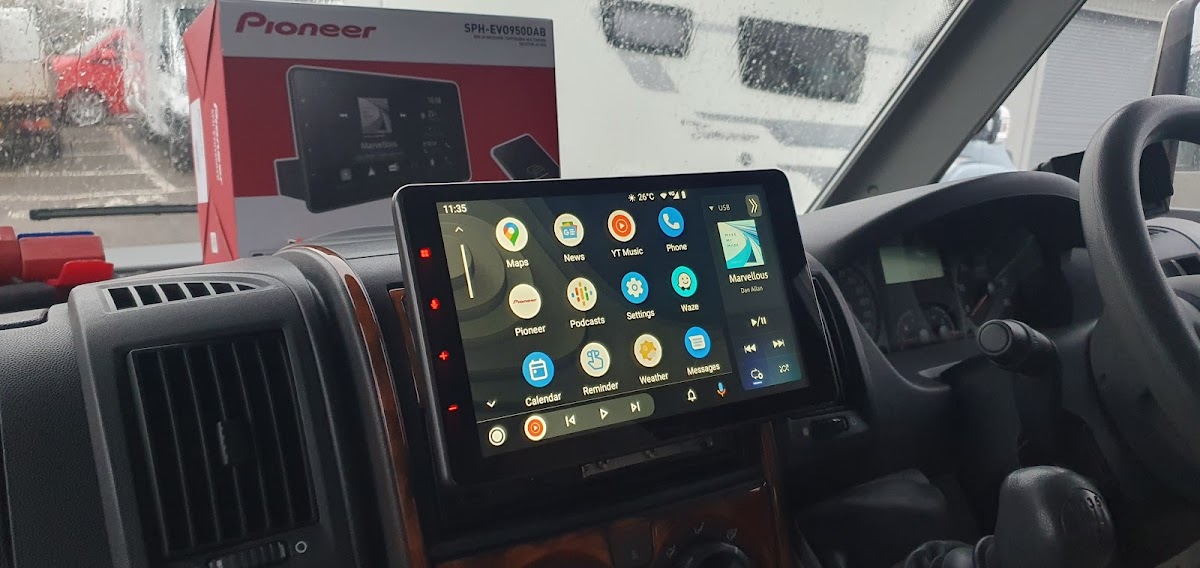 Mobile Radio Fitter